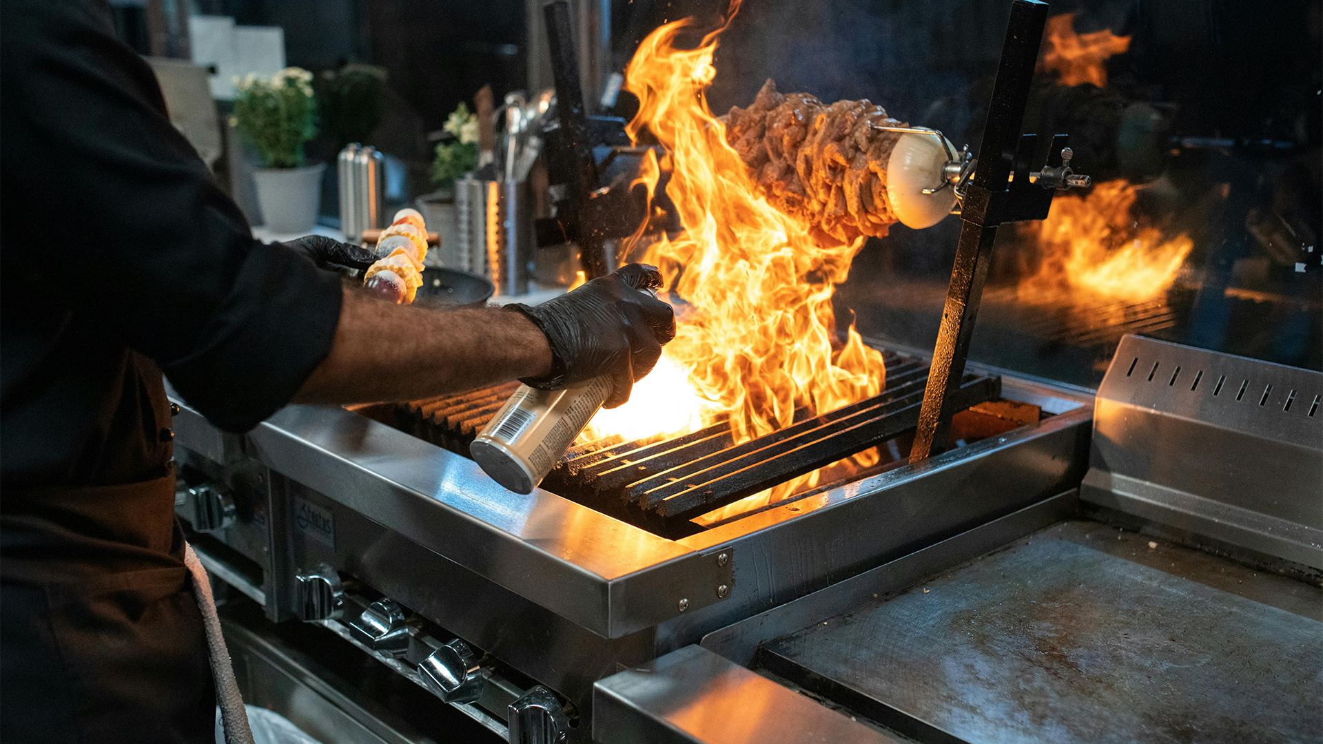 Duis mollis est non commodo luctus nisi erat porttitor ligula eget.