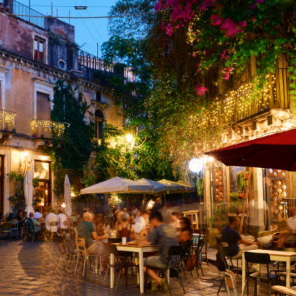 Venenatis dapibus posuere aliquet est non commodo luctus.